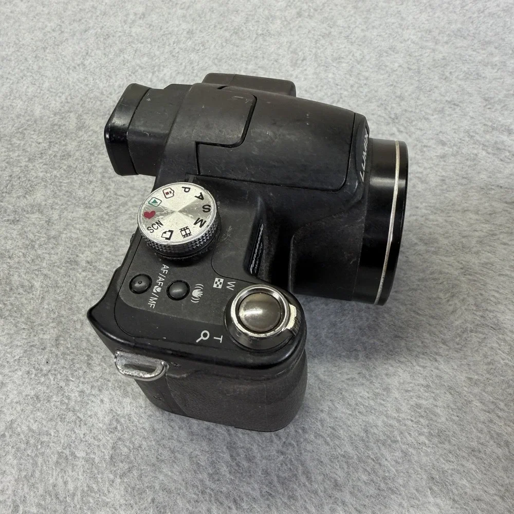 Panasonic LUMIX DMC-FZ8 7.2MP Digital Camera Black Untested For Parts